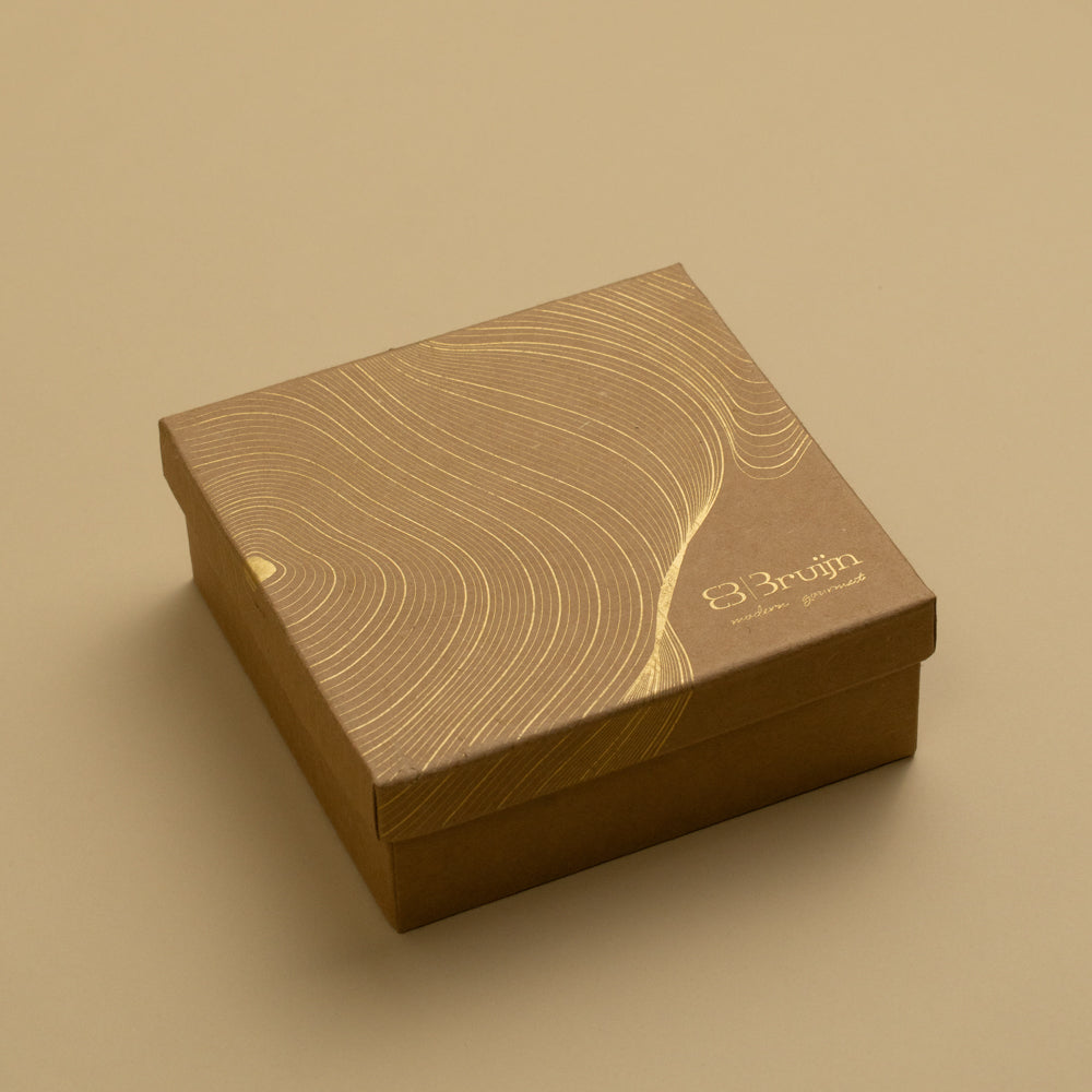 Brown box with gold patterns and Bruijn branding on a beige background