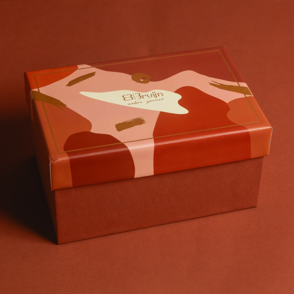 A gift box that holds two 200g jars with savoury and/or sweet nuts