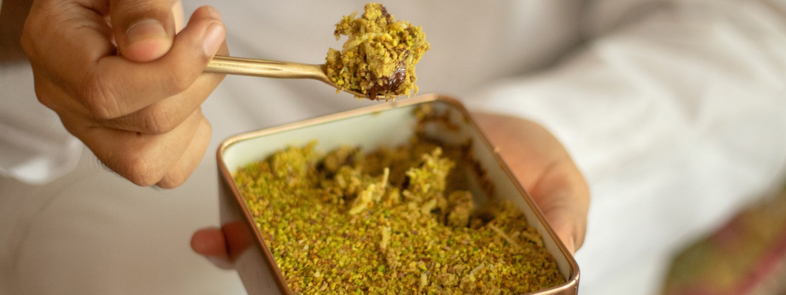 pistachio vermicelli and chocolate healthy dessert