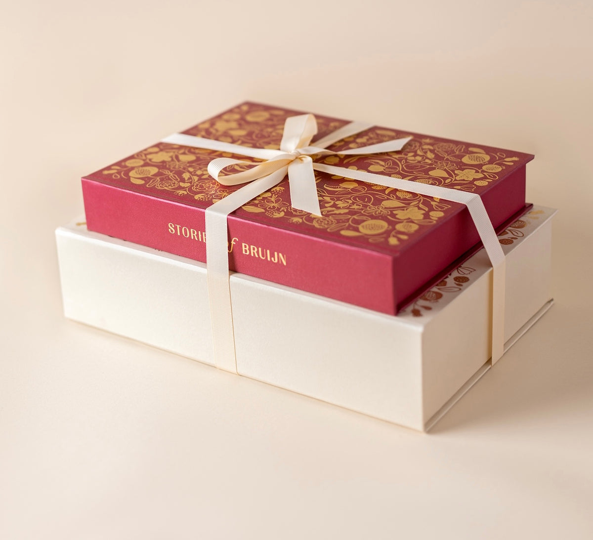 Classic box of dried fruits and a box of 4 savoury nuts