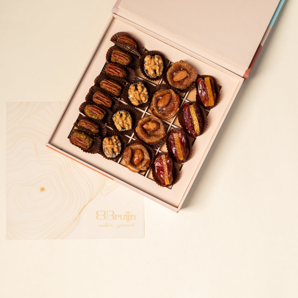 The Motley Collection | 16 pcs
