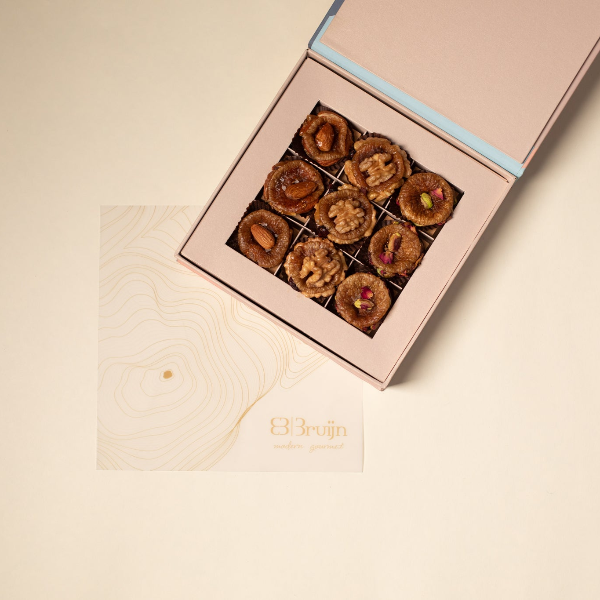 Box of assorted cookies with 'El Brujin' 