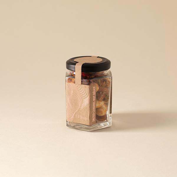 salted, caramel mixture of hazelnuts, cashews, almonds and pistachios sprinkled with edible dried flowers 90g