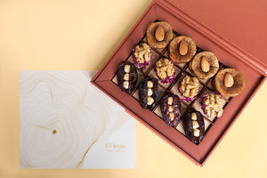Dual box with dates, figs and walnuts